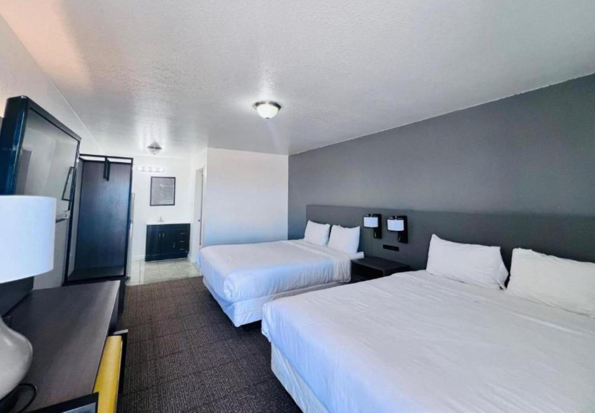 Oyo Garden Inn And Suites Pearsall I-35 East Exterior photo